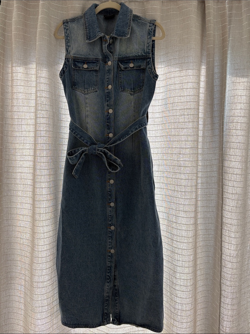 Sleeveless Blue Denim Button-Front Dress with Waist Tie